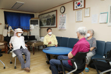 이용균 강북구의장, 무더위 쉼터 경로당 방문