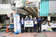 성북구, 정릉골·꿈의숲 장곡 골목형상점가 지정 확인서 전달