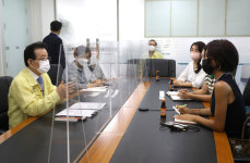 정순균 강남구청장, 조희연 교육감과 면담서 언북초등학교 그린스마트 미래학교 지정 철회 요청