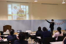 『합천군립노인전문요양원』  휴머니튜드 케어 교육으로 치매인의 인권 보호 나서다
