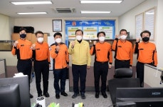 이용섭 광주광역시장, 연휴 신가119안전센터-첨단지구대 방문 비상근무자 격려