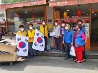 성동구 행당1동, 행당시장 상점가에 태극기 꽂이 설치 및 태극기 배부
