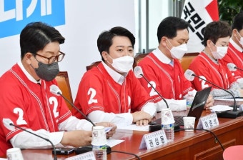 이준석, ‘계양을’ 출마' 당 안팎 요구에 '묵묵 부답'