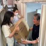 성동구 성수1가제2동지역사회보장협의체, 주거취약계층 10가구 선정 선풍기 전달