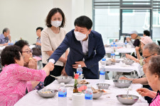 인천시 부평4동 주민자치회,‘삼계탕(복달임) 나눔’ 진행