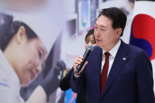 취임 1주년 尹대통령 국정 지지율 37.5%