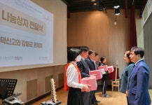 덕신고등학교, 강화군에 ‘감사 나눔 상자’ 전달