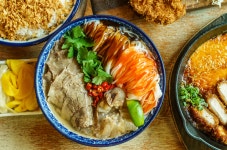 “쌀국수와 돈까스의 만남”…엉클인더키친, 돈까스·쌀국수 창업 신규 가맹점 모집 중