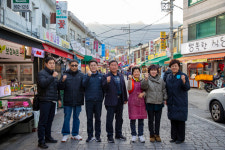 강북구의회, 이상수·최미경 의원 인수동 장미원골목시장 교통 관련 민원현장 방문