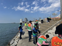 시흥시 거북섬동, 시화호의 날 맞아 관계단체와 수변 산책로 대청소 전개