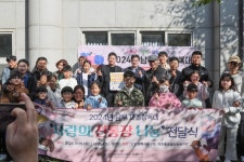 인천시 중구 영종지역 초등학생들, 홀몸 어르신 위해 직접 담근 전통장 나눔