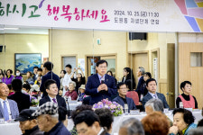 인천 중구의회, 12개동 경로잔치서 어르신들과 따뜻한 시간 보내