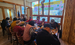 진주시 충무공동 진주교방냉면참숯갈비, 어르신들 무료 중식 제공