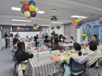사랑 담긴 선물 들고 어르신 만나러 가는 강남구 수서동 청소년들