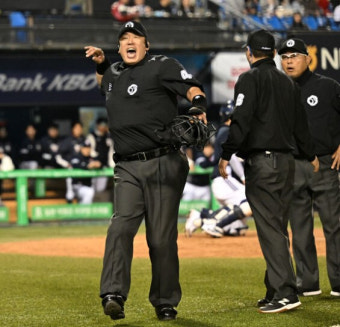 KBO리그 심판 자질 논란... 핫이슈 등극한 염경엽 감독 퇴장 실체는?