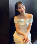 배우 김아영, 높은 인기 입증... 팬들의 시선 사로잡은 팔색조 일상은?