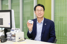 정명근 화성특례시장, 병점1동서 소비쿠폰 발급 받으며 시민 불편사항 직접 살펴
