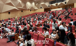 강진아트홀 피터팬, 연휴 막바지 관광객 몰려