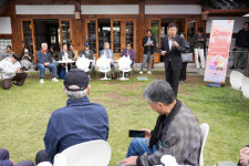 정문헌 종로구청장, 굿라이프 챌린지 참석 노인들과 소통