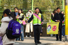이상일 용인특례시장, 동백초등학교 안전한 등굣길 위한 교통지도봉사 참석
