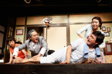 추석엔 가족과 함께, 웃다가 쓰러지는 코미디 연극 ‘너와 함께라면’