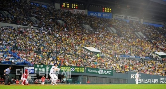 KBO리그, 294경기 만에 최소 경기 500만 관중 달성