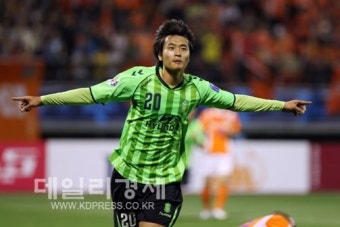 송범근, K리그 MVP 선발 소식! 현대 골키퍼의 뛰어난 수비 공로에 팬들 열광