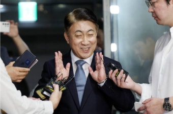 이동관은 헌재 위에 있나 