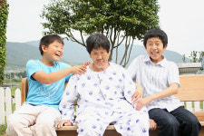 외간초, 솔향 노인 병원에서 봉사활동