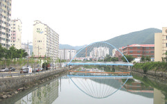 거제시, 수월천 횡단 보도육교 준공