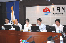 거제시, 일일명예시장 제도 운영