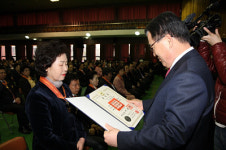경남교육청, 퇴직교원 훈․포장 전수식