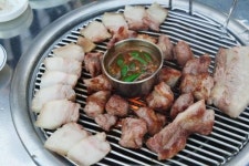 제주도 중문 흑돼지 맛집! 돈이랑 본점 두꺼운 근고기로 입소문!