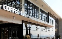 무더위를 식혀줄 삼천포 카페 명소, 여행객들 발길 사로잡는 커피레(Coffee Leh)