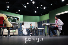 관객 심기 건드리는연극북방한계선의원숭이