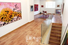 박동인 화백 작업실 2층에 위치한 갤러리