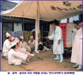 춤, 음악, 놀이로 죽은 사람을 보내는 진도다시래기
