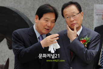 박대표님 무슨 설명을 들으시는지요?
