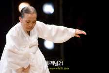 흉곽을 드르륵 열고 심장을 덥석 쥐는 5분