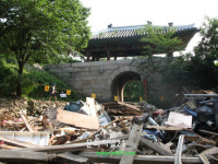 국립공원 계곡특별보호구내 폐기물 저장소 논란