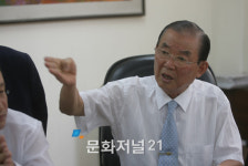 21세기 선진경제포럼에서 선진경제포럼의 필요성을 발표하는 박남식 공동대표