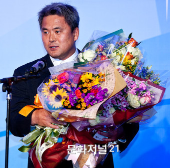 프로야구 최우수심판상을 수상한 전일수 심판