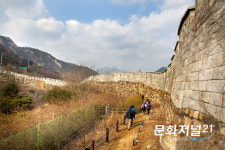 서울 성곽이 한 손에…‘서울 한양도성’ 소책자 제작