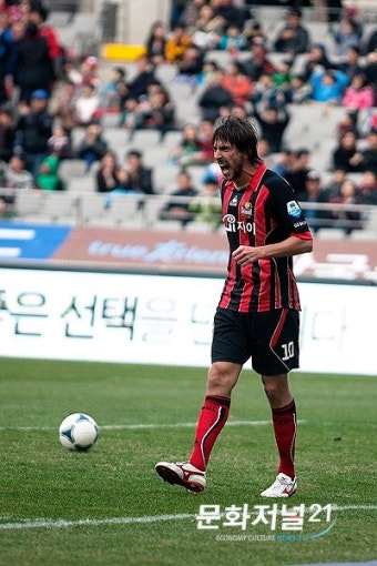 FC서울, 포항 연승 저지하며 승점 70점 기록 - 선두 굳히기