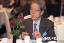 [포토] 강연을 경청하는 김동철 유신산업 고문