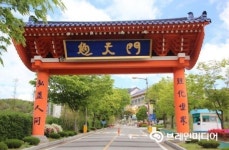 [2] 東으로 독립기념관, 西로 한민족역사문화공원이 있다