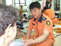 의료봉사하는 소방관!!