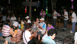 온천수에 발도 뜨끈 음악에 마음도 따뜻