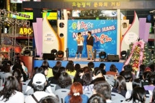 으능정이거리가 젊음으로 넘친다