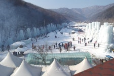 칠갑산 얼음분수 축제 관광객들로  성황